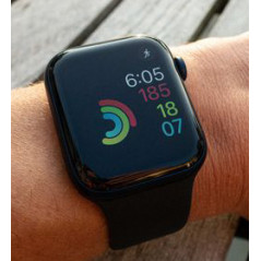 Apple Watch Series 4 44mm med 4G LTE i Aluminium Space Gray med oplader (brugt)
