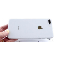 Brugt iPhone - iPhone 8 Plus 64GB Sølv (brugt med meget ridset skærm)