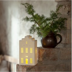 Hvidt keramisk hus 16 cm med belysning juledekoration